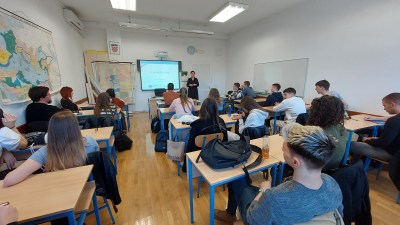 EUROPE DIRECT Zadar posjetio EPAS &scaron;kolu Gimnaziju Vladimira Nazora Zadar