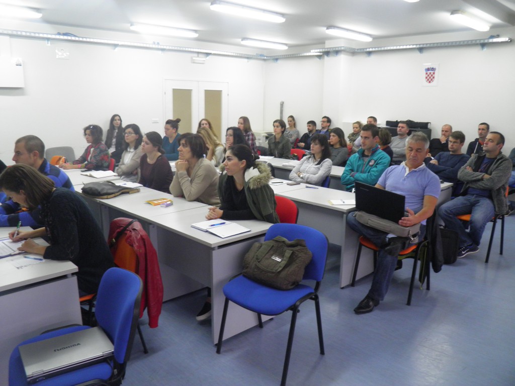 ZADRA NOVA provela jo&scaron; jedan ciklus edukacija o načinima povlačenja europskog novca